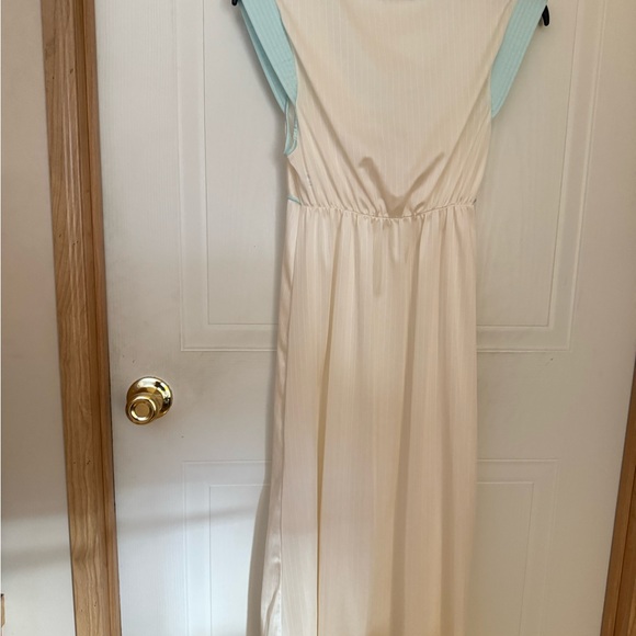 Lorraine Sz S Cream Nightgown with Floral Embroidery VGUC😊😊 - Picture 2 of 8